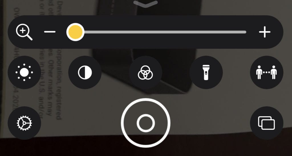 Onscreen controls for the Magnifier app