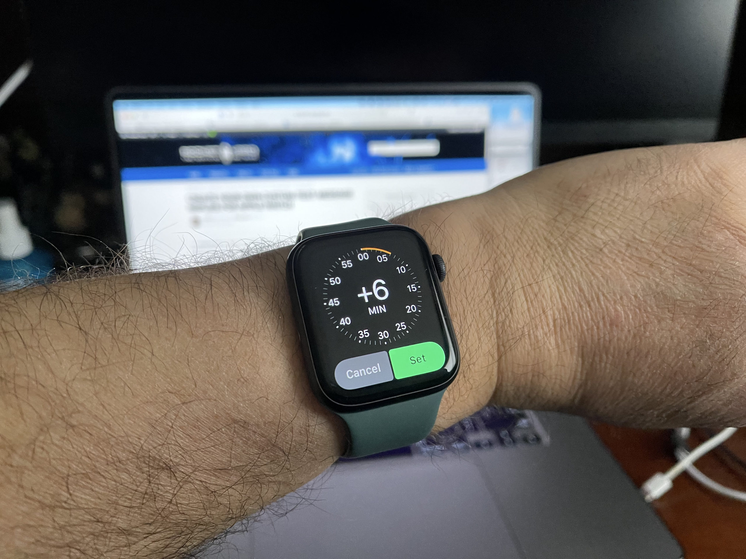 photo of How to Set Your Apple Watch Time Ahead image